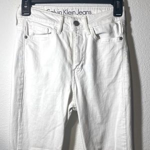 CALVIN KLEIN WHITE J